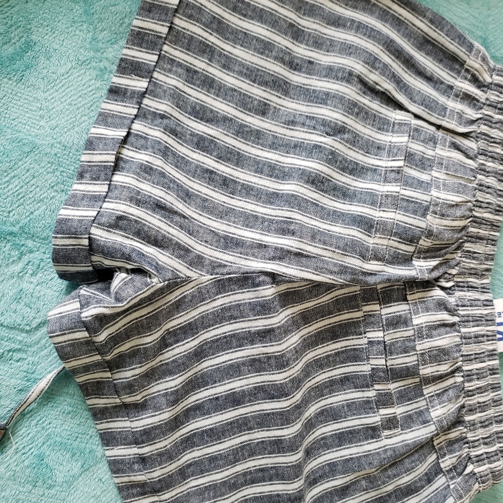 Shorts - Picture 3 of 3
